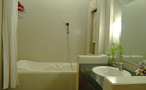 Tampilan Bathroom Hotel di Nirmala Jimbaran