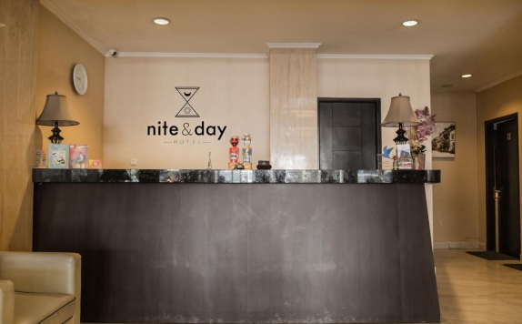 Receptionist di Nite & Day Hotel Jakarta - Roxy