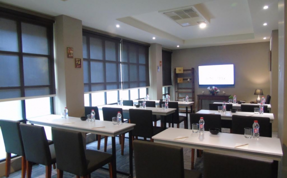 Meeting Room di Nite & Day Hotel Kedungdoro