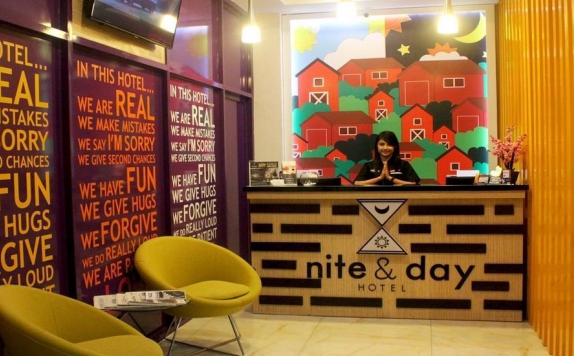 Receptionist di Nite & Day Surabaya Gunung Sari