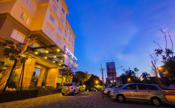Front View di Noormans Hotel Semarang