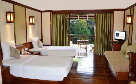 guest room twin bed di Novotel Bogor Golf Resort & Conv. Center