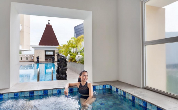 Swimming Pool di Novotel Hotel Semarang