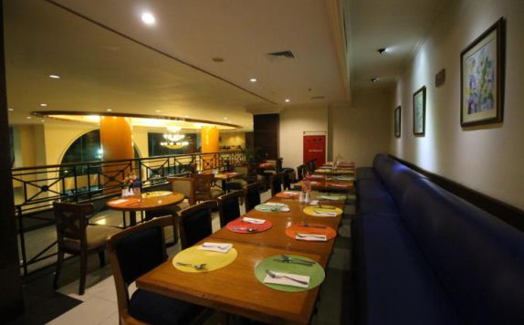 ruang makan di Novotel Jambi (Novita hotel)
