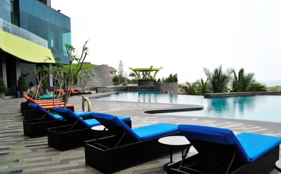 Swimming Pool di Novotel Lampung