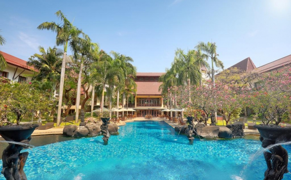 Swimming Pool di Novotel Surabaya Hotel & Suites