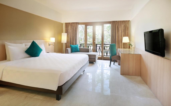 Tampilan Bedroom Hotel di Novotel Surabaya Hotel & Suites