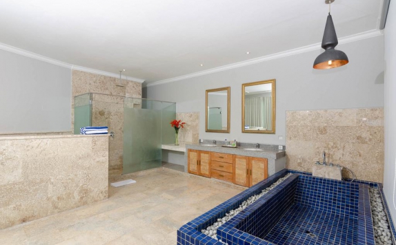 Bathroom di Nusa Dua Retreat Boutique Villa Resort & Spa