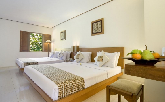 Guest room di Nyiur Indah Beach Hotel