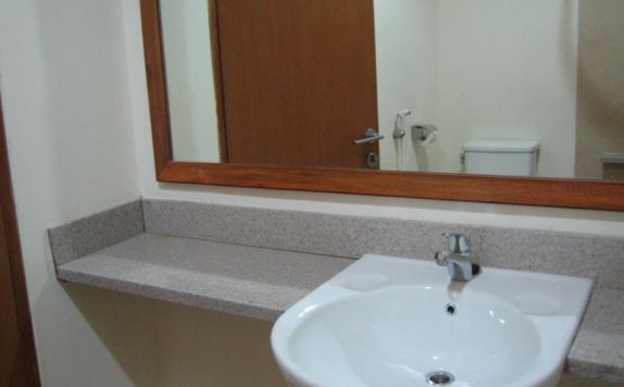 bathroom di Nyiur Resort Hotel Pangandaran