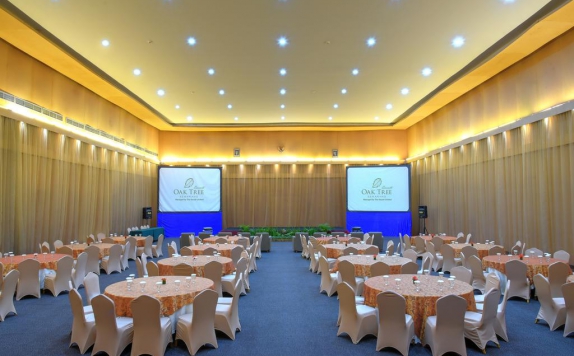 Ballroom di Oaktree Emerald Hotel Semarang