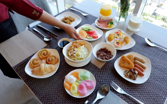 Food di Oakwood Hotel and Residence Surabaya