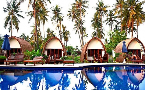 Outdoor Pool Hotel di Oceans 5 Dive Resort