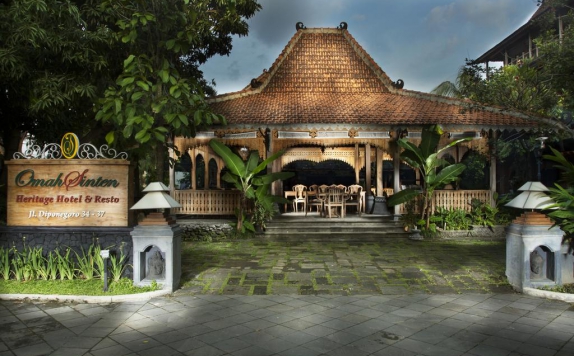 Front view di Omah Sinten Heritage Hotel