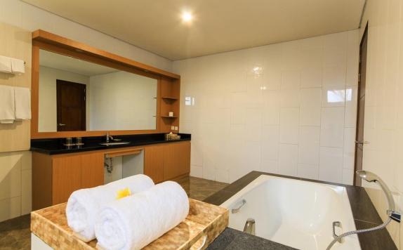 Bathroom Hotel di Ombak Paradise Hotel