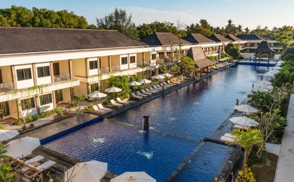 Swimming Pool di Ombak Paradise Hotel