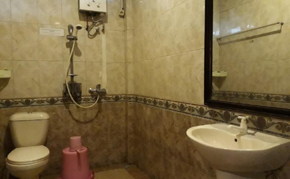 Bathroom di Orange Home's Syariah