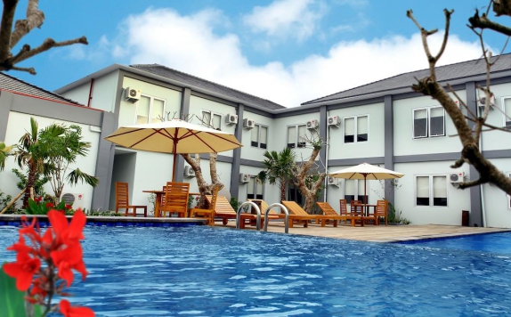 Swimming Pool di OYO 1655 Grand Senggigi Hotel