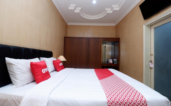 Tampilan Bedroom Hotel di OYO 1843 Cahya Nirwana