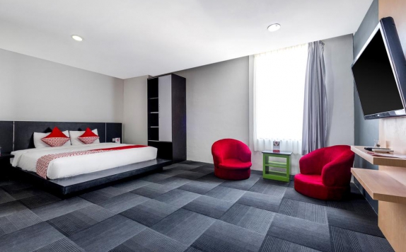 Tampilan Bedroom Hotel di OYO 472 Hotel Asyra