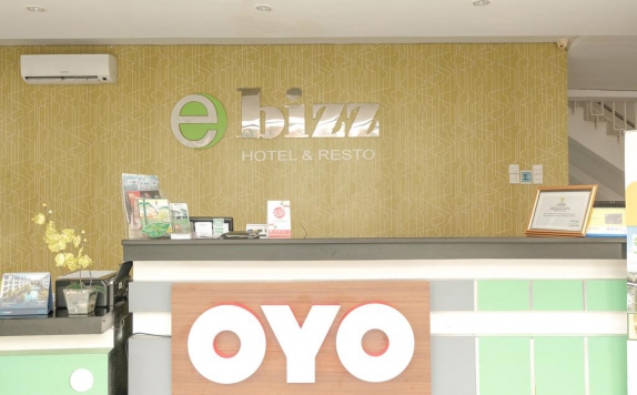 Receptionist di OYO 603 Ebizz Hotel