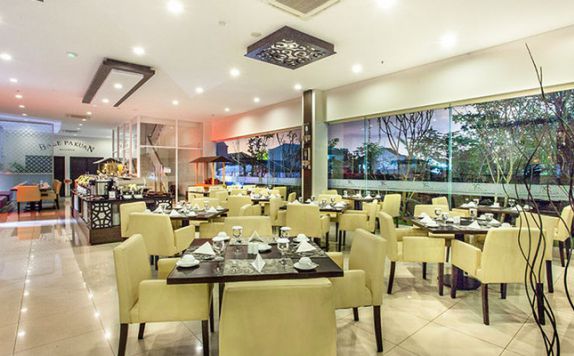 restaurant di Padjadjaran Suites Business & Conference Hotel Cengkareng