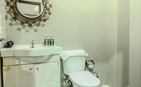 Tampilan Bathroom Hotel di Padma Pandawa Villa