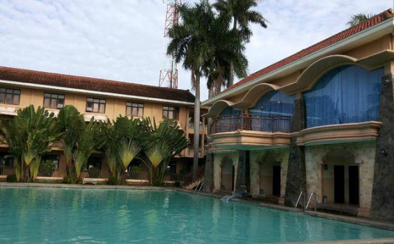 Swimming Pool di Hotel Palm