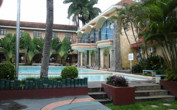 Swimming Pool di Hotel Palm