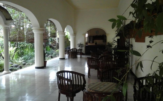 teras di Hotel Palm