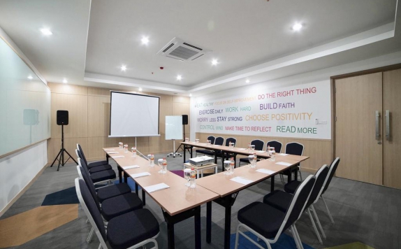 Meeting room di PALM PARK Hotel Surabaya