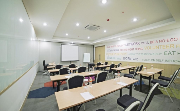 Meeting room di PALM PARK Hotel Surabaya