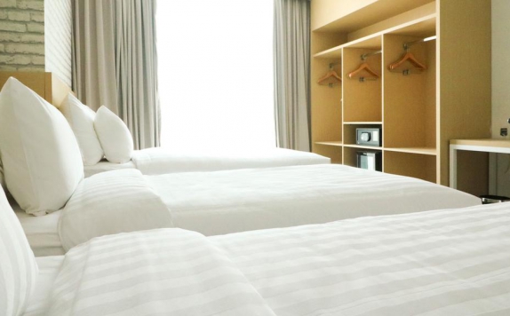 Tampilan Bedroom Hotel di PALM PARK Hotel Surabaya