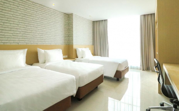 Tampilan Bedroom Hotel di PALM PARK Hotel Surabaya
