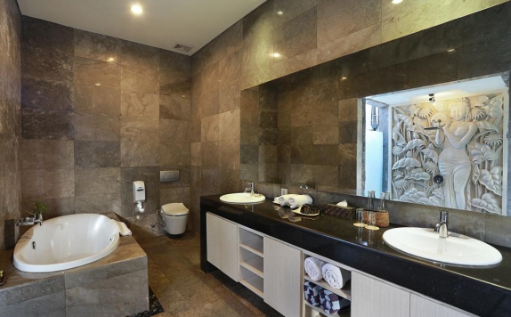 Bathroom di Pandawa Beach Villas & Resort