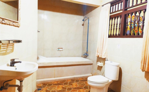 Tampilan Bathroom Hotel di Pande Permai Bungalow