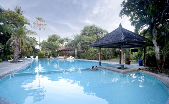 Outdoor Pool Hotel di Panorama Cottages 1