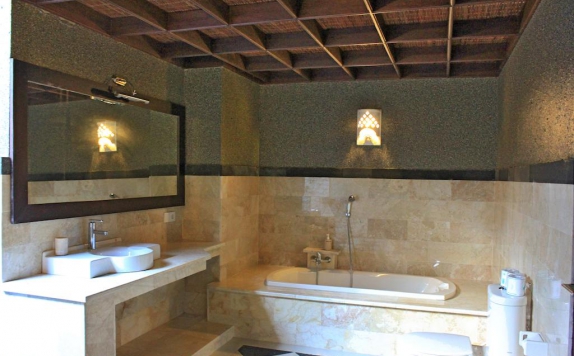 Tampilan Bathroom Hotel di Panorama Cottages 1