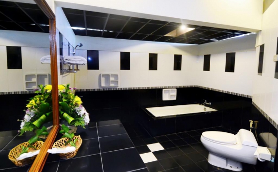 Bathroom di Parai Beach Resort & Spa