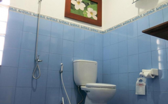 Bathroom di Parai Beach Resort Telengria