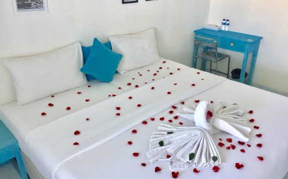 Tampilan Bedroom Hotel di Paras Paros Marina Lodge