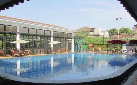 Swimming Pool di Patra Jasa Jakarta Hotel