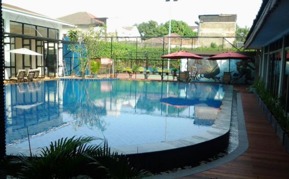 Swimming Pool di Patra Jasa Jakarta Hotel