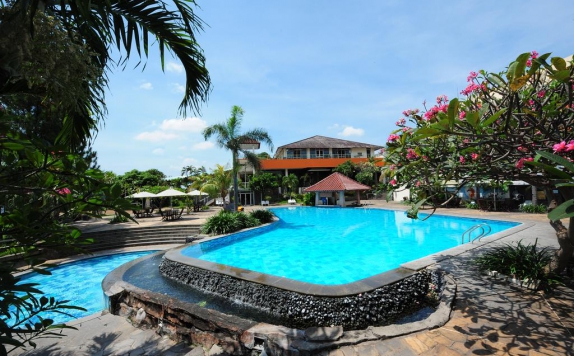 Swimming Pool di Patra Semarang Convention Hotel