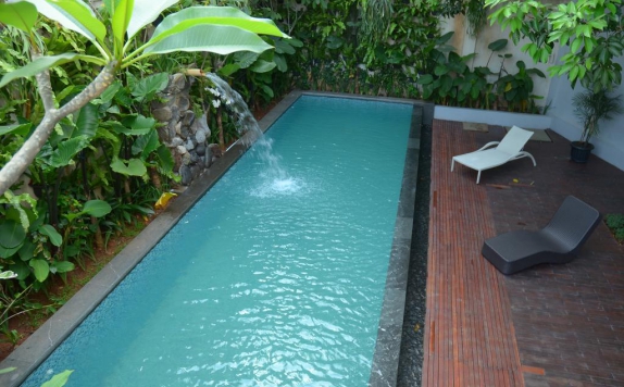 Outdoor Pool Hotel di Pejaten Valley Residence