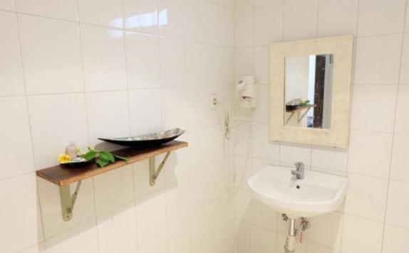 Tampilan Bathroom Hotel di Pendawa Hotel