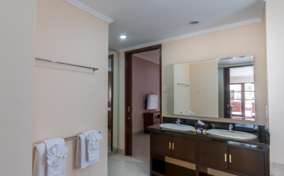Tampilan Bathroom Hotel di Peninsula Bay Resort