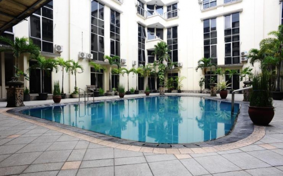 Swimming Pool di Perdana Wisata hotel