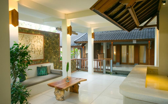Tampilan Lobby Hotel di Pesantian Villa and Warung