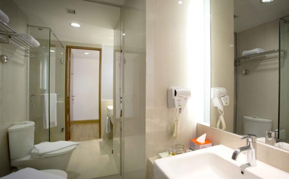 Bathroom di Pesona Alam Resort and Spa